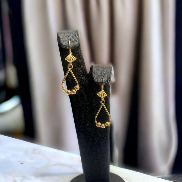 ARETE EN CALIDAD NACIONAL, CON SISTEMA DE BROCHE ESPAÑOL Y BOLAS EN LOS 3 TONOS