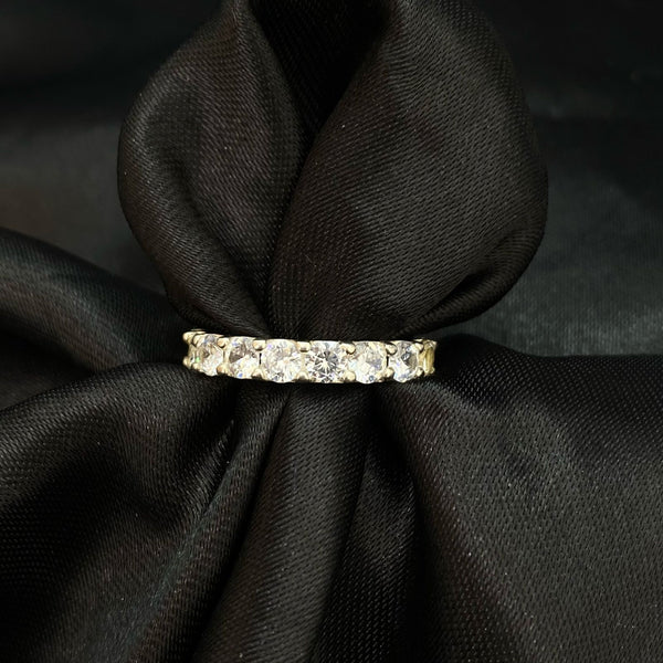 ANILLO DE CIRCONES BLANCOS