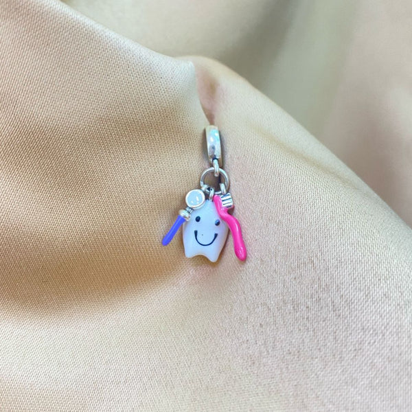 DIJE PARA BRAZALETE DE DIENTE, ESPEJO Y CEPILLO