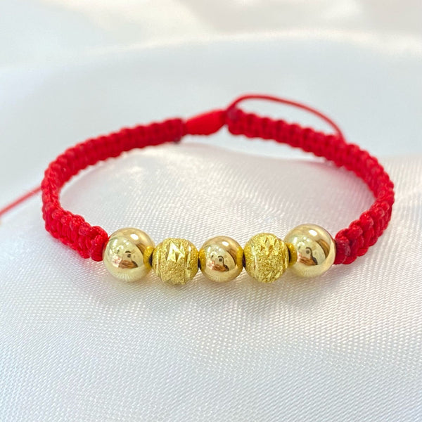PULSERA ROJA TEJIDA CON CENTRO MEZCLADO