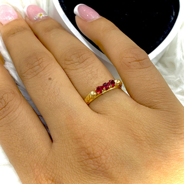 ANILLO DELGADO CIRCONES ROJOS