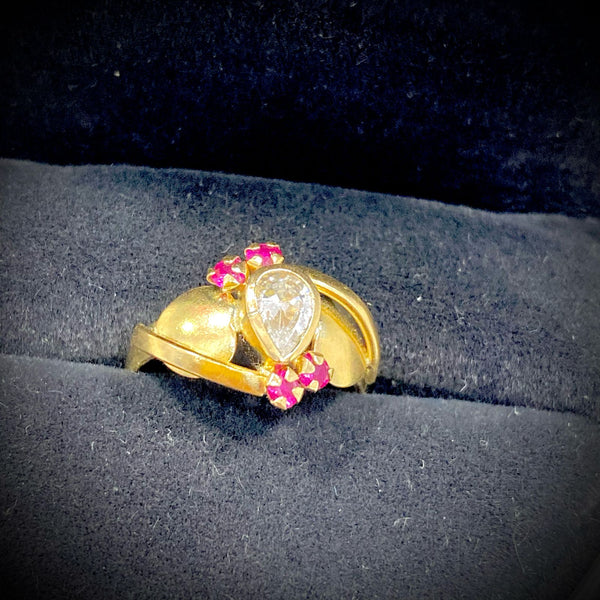ANILLO CRUZADO CIRCON BLANCO Y FUCSIA